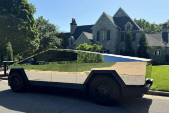 Emberfeletti melóval vakító csodát varázsoltak egy Teslából