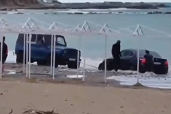 Tengerbe hajtottak a jó fotók kedvéért