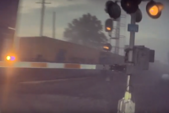 Halálközeli élményt okozott az önvezető Tesla