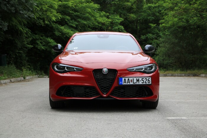 Szakít régi hagyományával az Alfa Romeo