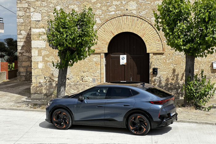 Idegen űrhajó négy keréken 10