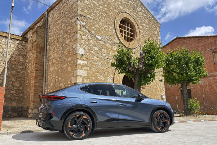 Idegen űrhajó négy keréken 6