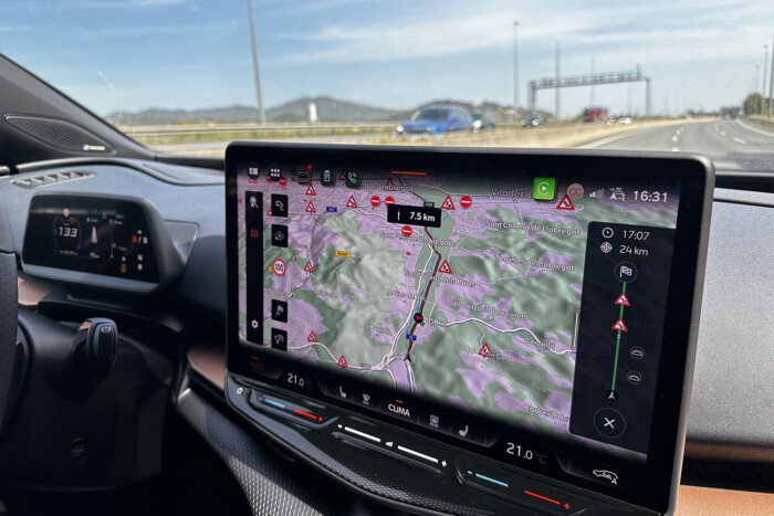 Idegen űrhajó négy keréken 8