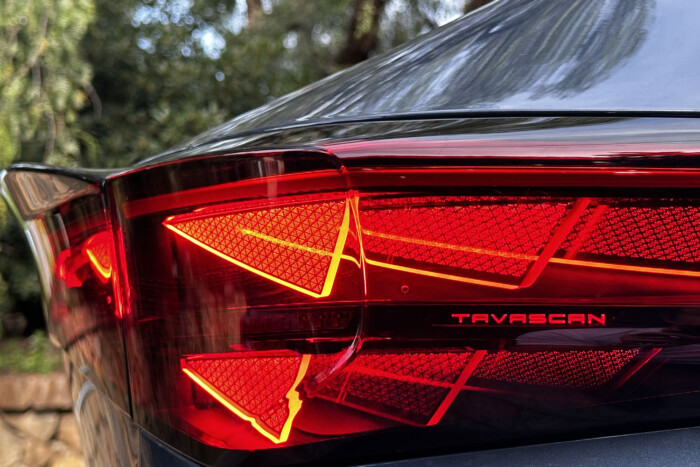 Idegen űrhajó négy keréken 13