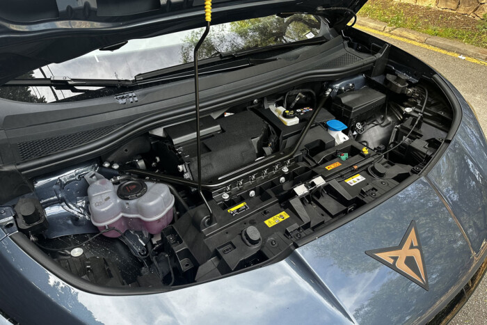 Idegen űrhajó négy keréken 11