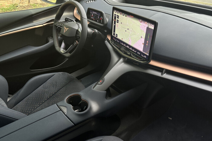 Idegen űrhajó négy keréken 7