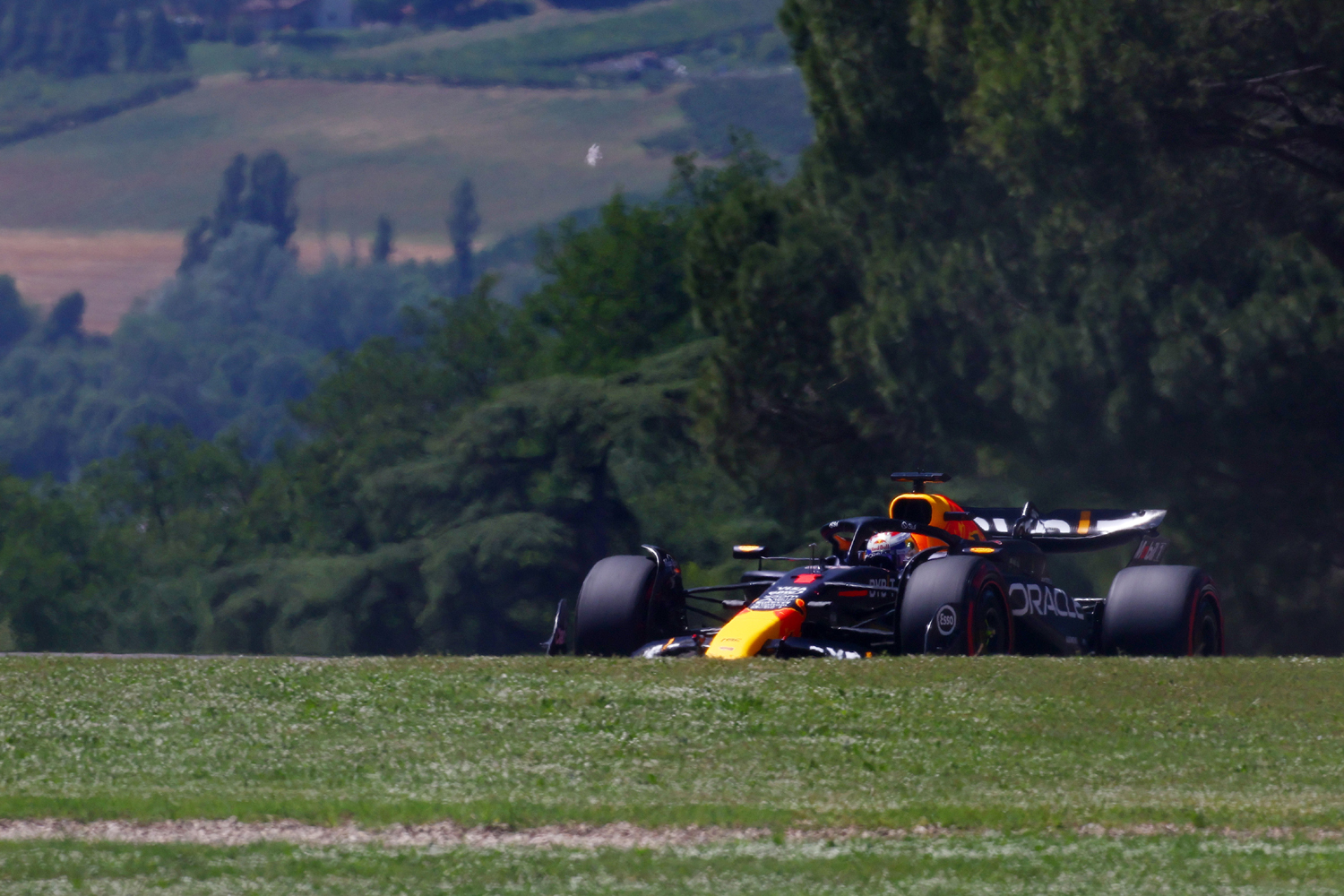 F1: Leclerc a leggyorsabb, Verstappen szenvedett 2