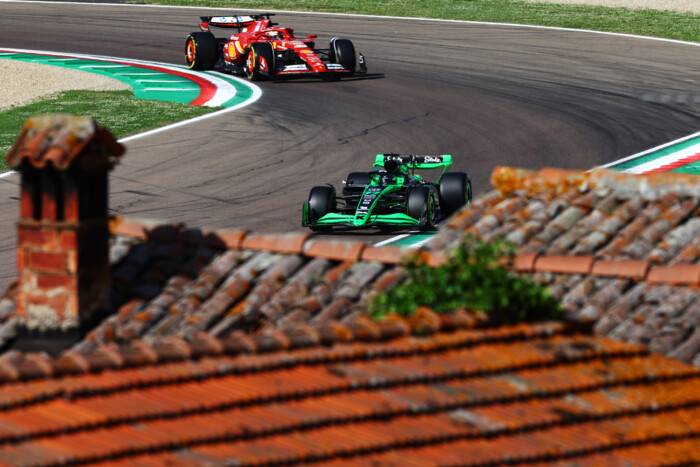 F1: A Ferrari az élen, de teljesen nyitott az imolai hétvége