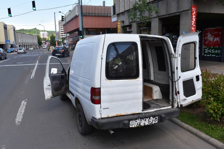 Autókat lopott ismerősei meglátogatásához Nógrádban