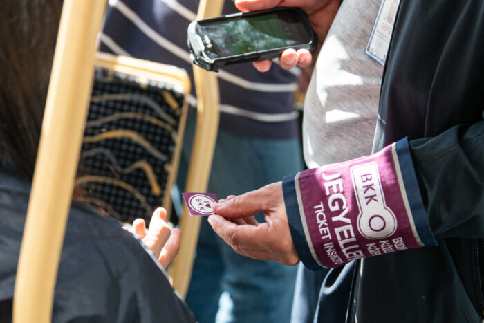 Hagyták futni a bliccelőket a BKK-ellenőrök