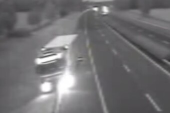 Aludhattak, letarolták a korlátot az M1-esen