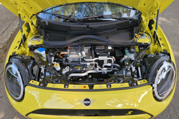 Meg lehet vadulni egy villanyautóval is? 13