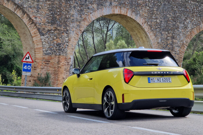 Meg lehet vadulni egy villanyautóval is? 15