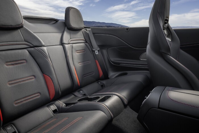 Négyüléses sportkabrió a Mercedestől 11