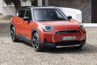 Óriásira nőtt, nevet váltott a Mini Cooper 27