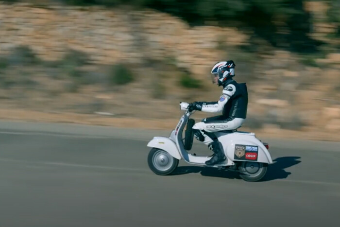 24 órán át motorozott megállás nélkül egy nyugdíjas