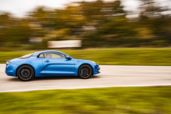 Tömény vezetési élmény egy napba sűrítve