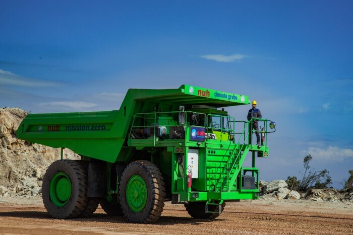 Hatalmas bányadömpert építettek át elektromossá