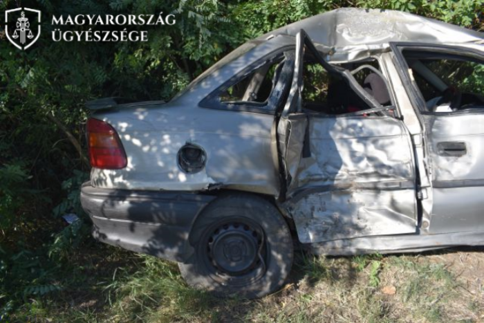 Lenyúlta apja autóját a 15 éves fiú, az árokig meg sem állt 1 | Vezess Lenyúlta apja autóját a 15 éves fiú, az árokig meg sem állt 1