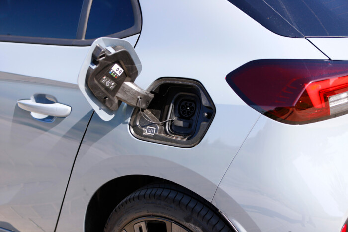 Átlépte a 60 ezret a hazai villanyautók száma