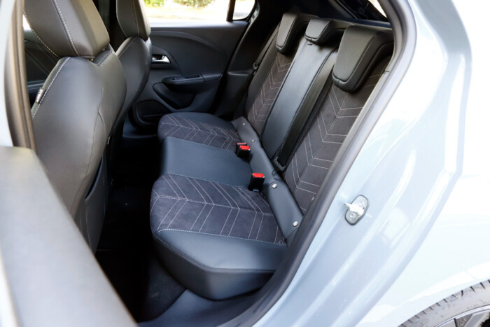 Erősebb, takarékosabb lett, de vajon jobb is az új elektromos Corsa? 10