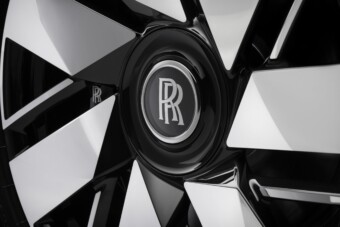 Olyat tud a legújabb Rolls-Royce, amit más nem