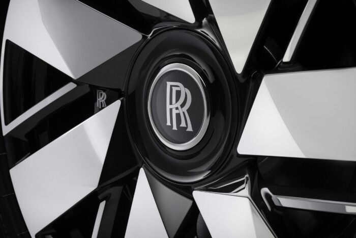 Olyat tud a legújabb Rolls-Royce, amit más nem