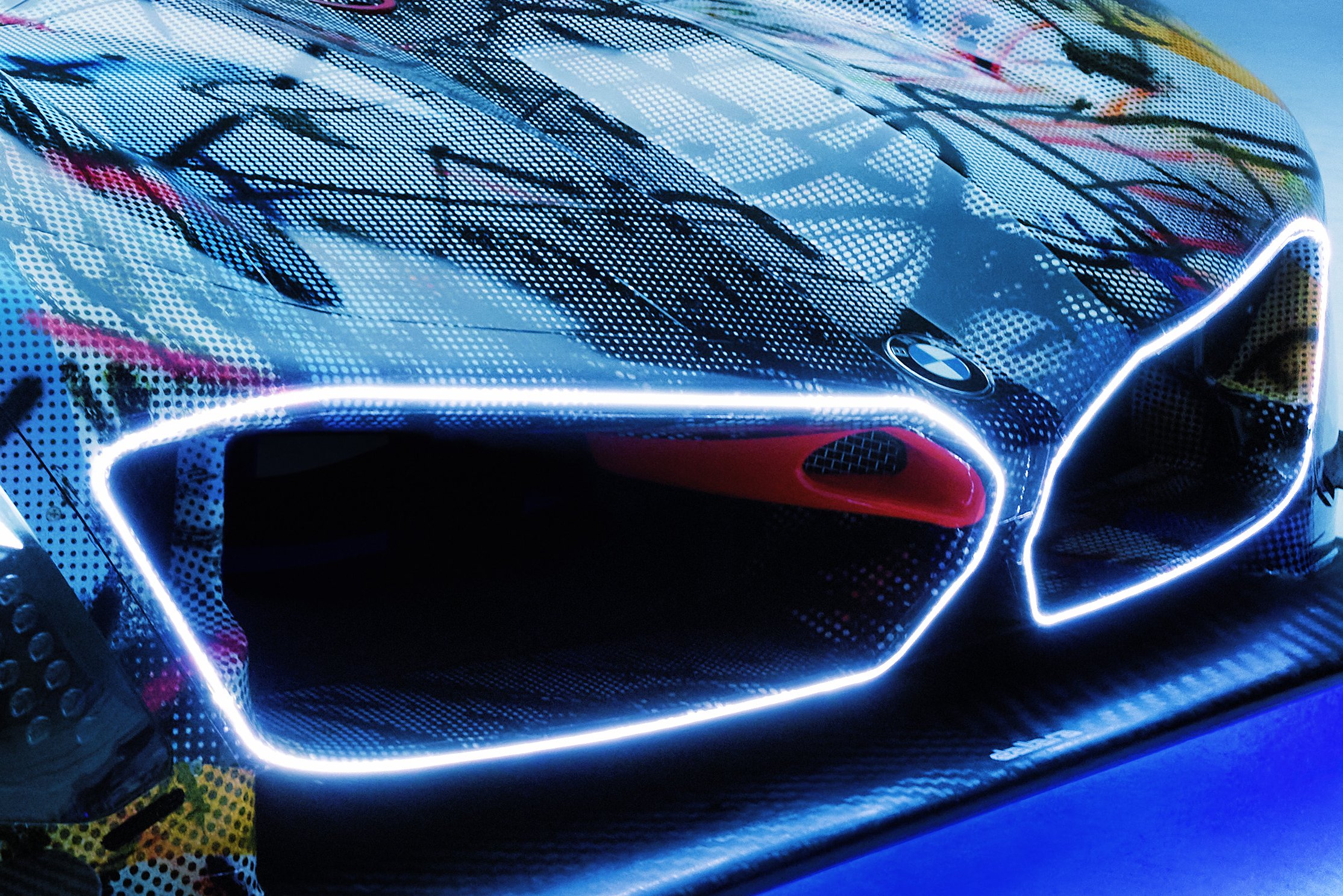 Festmény csöpögött ebbe a BMW-be