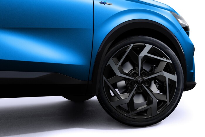 Sportautót faragtak a csúcs-Renault-ból 8