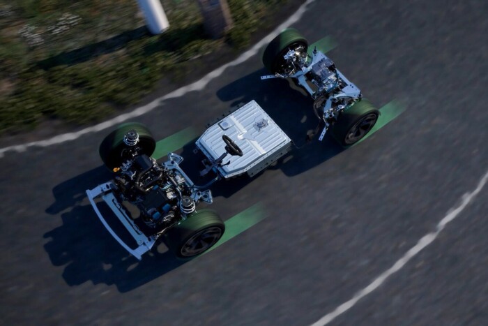 Sportautót faragtak a csúcs-Renault-ból 9