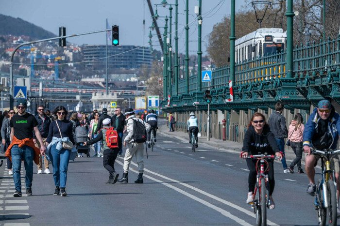 Pünkösd alatt sem lehet a pesti rakparton autózni