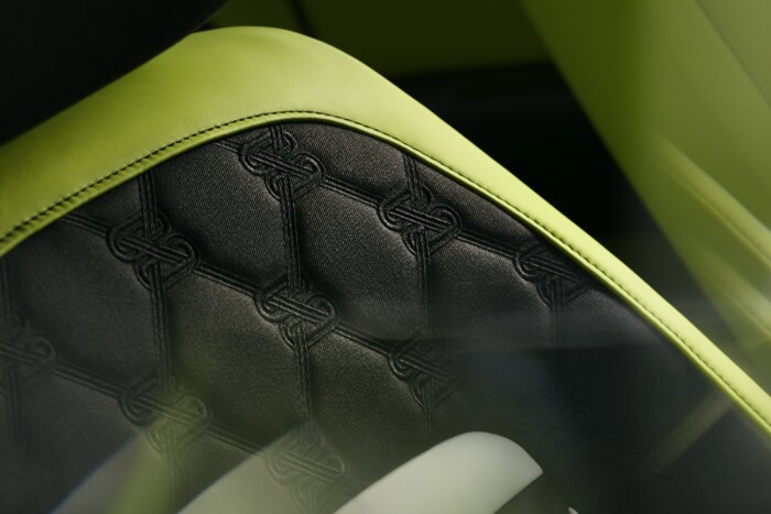 Százezer lyuk, 18 kilométer cérna van ebben a kocsiban 11