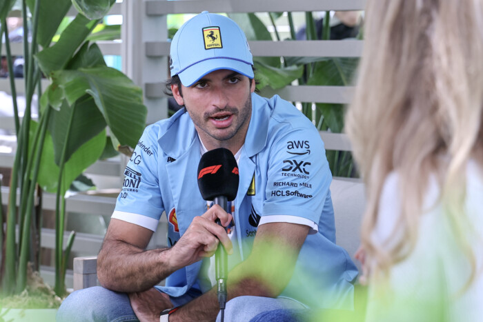 F1: Meglepő csapattal tárgyal Sainz