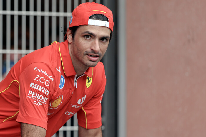 F1: Meghökkentő csapattal tárgyal Sainz