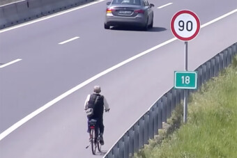 A közutasok gyűjtöttek be egy M0-son bicikliző idős férfit