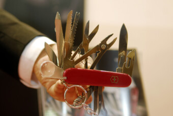 Itt a jövő: jönnek a késpenge nélküli bicskák