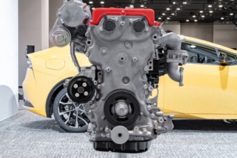 A japánok nem hagyják kihalni a benzinmotorokat