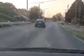 Videón a szembesávba kacsázó hevesi sofőr