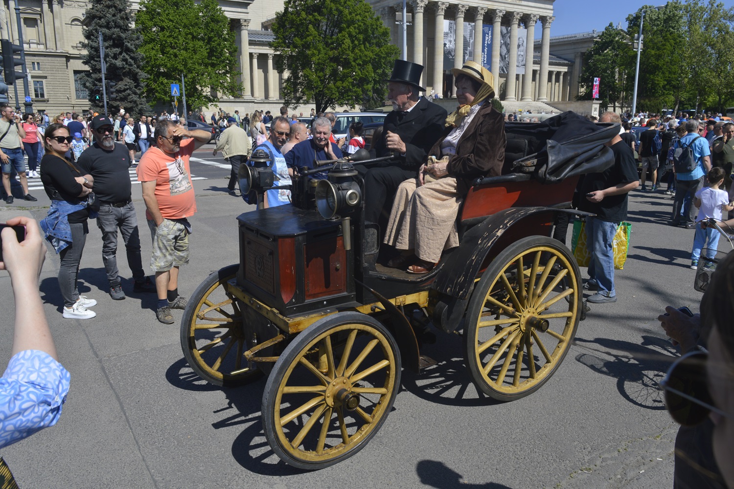 128 éves automobil járt Budapesten 6