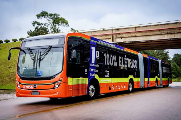 28 méter hosszú busz áll forgalomba