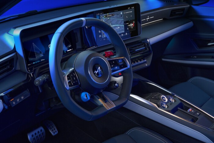 Bitang kisautóval folytatja a sportautógyár 8