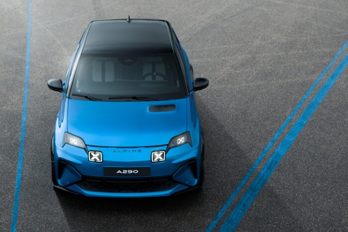 Bitang kisautóval folytatja a sportautógyár 6