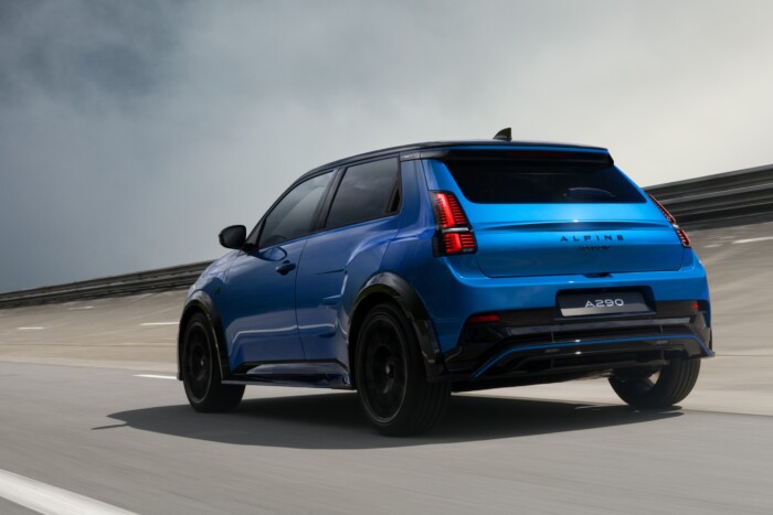 Bitang kisautóval folytatja a sportautógyár 7