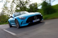 Bekönnyezel, úgy szól az 585 lóerős AMG GT 23