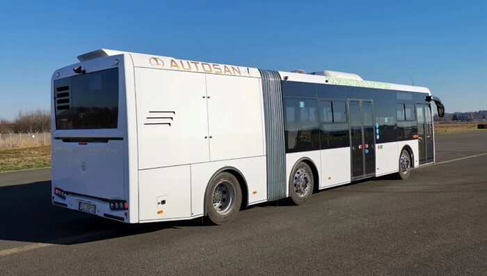 Ennek a villanybusznak a fele sem tréfa 1 | Vezess Ennek a villanybusznak a fele sem tréfa 1