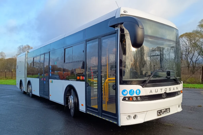 Ennek a villanybusznak a fele sem tréfa