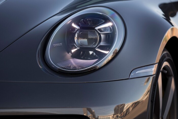 Átfestette a kocsiját a gyorshajtó, hogy ne büntessék meg