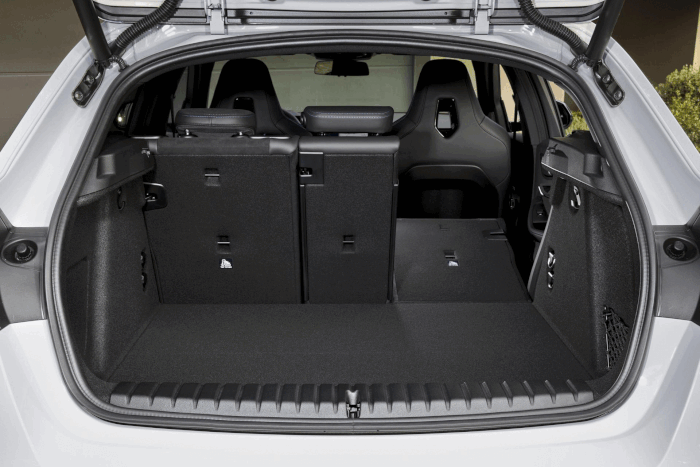 Betűt vesztett, számjegyet nyert a legújabb BMW 11