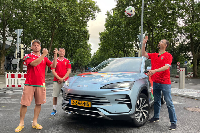 A tempónk halálos: kínai autóval mentünk a foci-Eb-re!