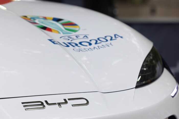 Speciális autószalon nyílt Budapesten a foci-Eb miatt